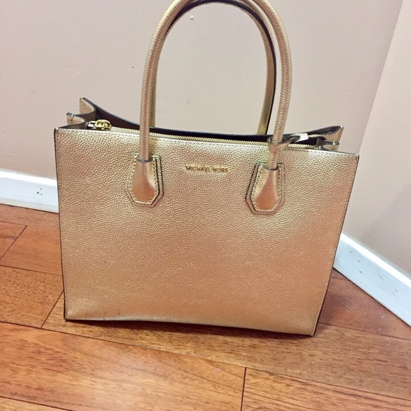 Michael Kors Handbags - Michael Kors gold mercer tote bag